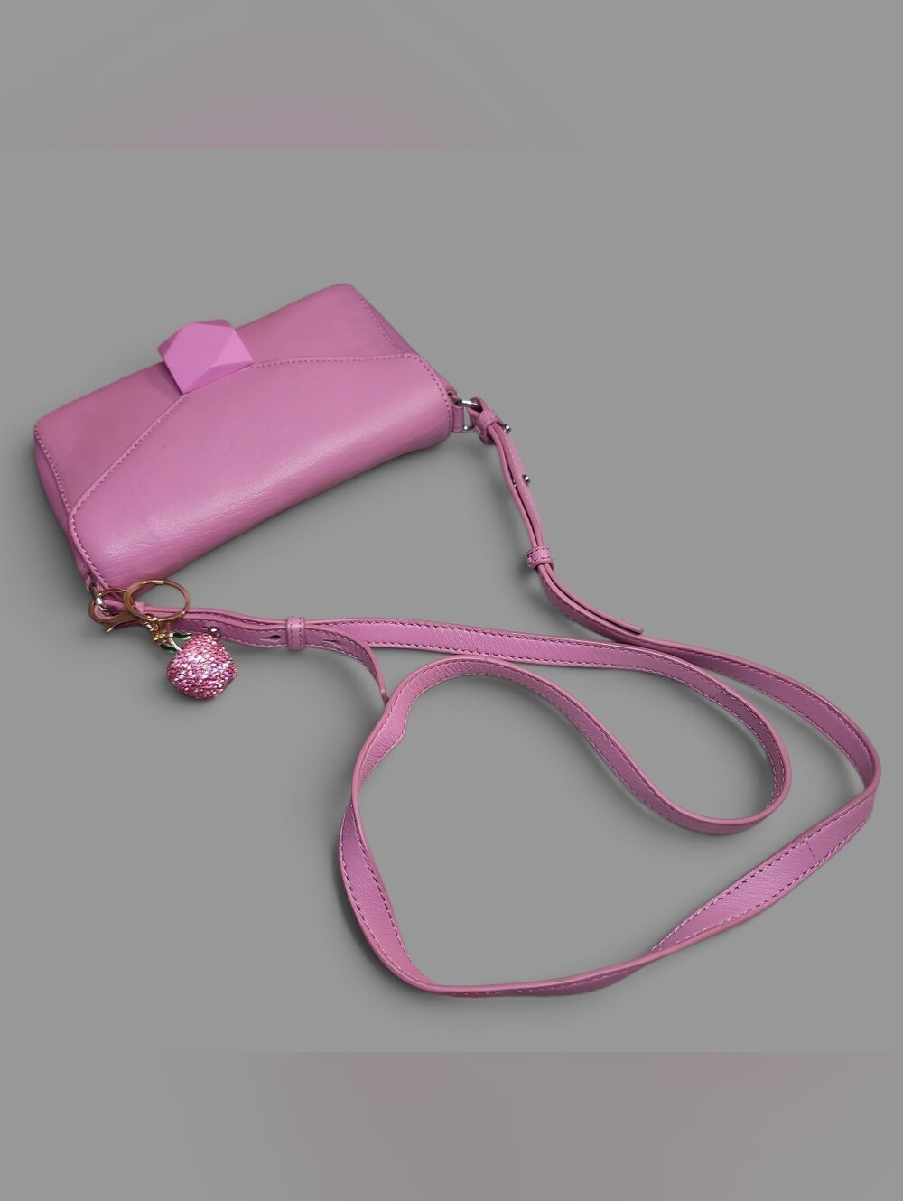 Vince Camuto Lefto Leather Crossbody Bag in the shade "Arresting Pink EUC - Picture 11 of 11